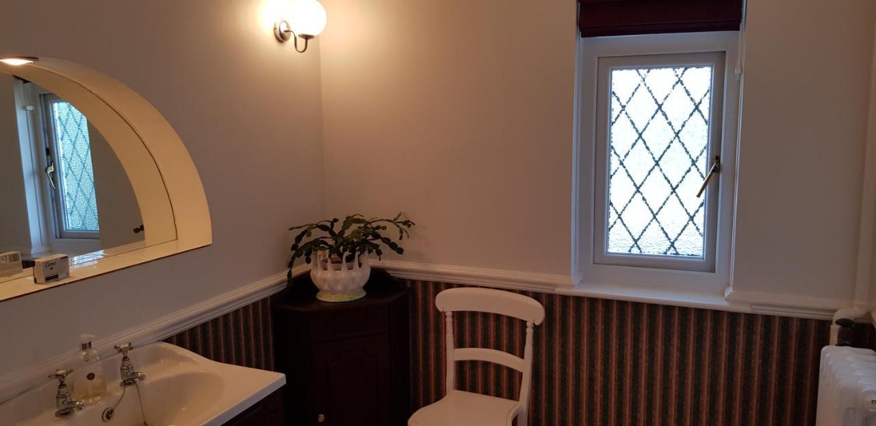 Wychwood House Bed & Breakfast Penally Bagian luar foto